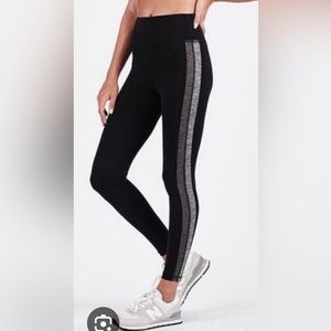 Vuori Racer high rise legging - black with grey stripes